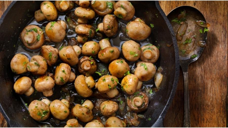 garlic mushrooms with fresh herbs